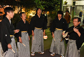 神楽坂路上界隈　城端曳山祭（じょうはなひきやままつり）〈庵唄（いおりうた）〉