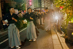 神楽坂路上界隈　城端曳山祭（じょうはなひきやままつり）〈庵唄（いおりうた）〉