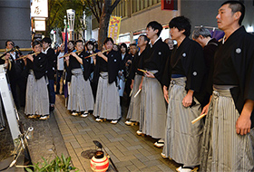 神楽坂路上界隈　城端曳山祭（じょうはなひきやままつり）〈庵唄（いおりうた）〉