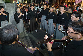 神楽坂路上界隈〜城端曳山祭〈庵唄〉