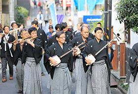 神楽坂路上界隈〜城端曳山祭〈庵唄〉