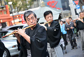 神楽坂路上界隈〜城端曳山祭〈庵唄〉